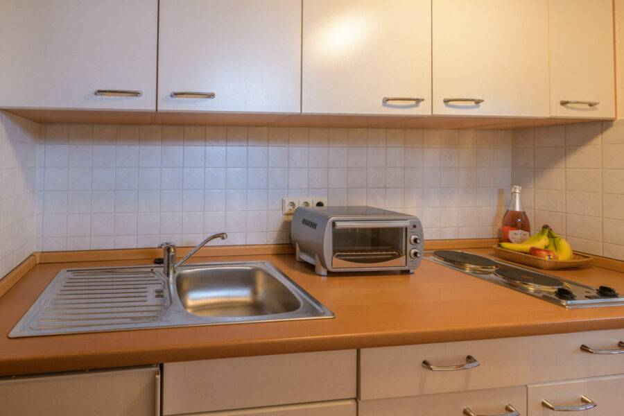Die Küche im unteren Schlafzimmer unseres Traumferienhauses Ludwig verfügt zusätzlich über eine kleine Kochnische