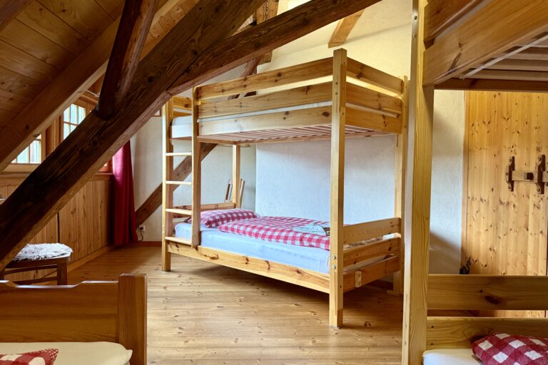Gruppenzimmer mit Etagenbetten