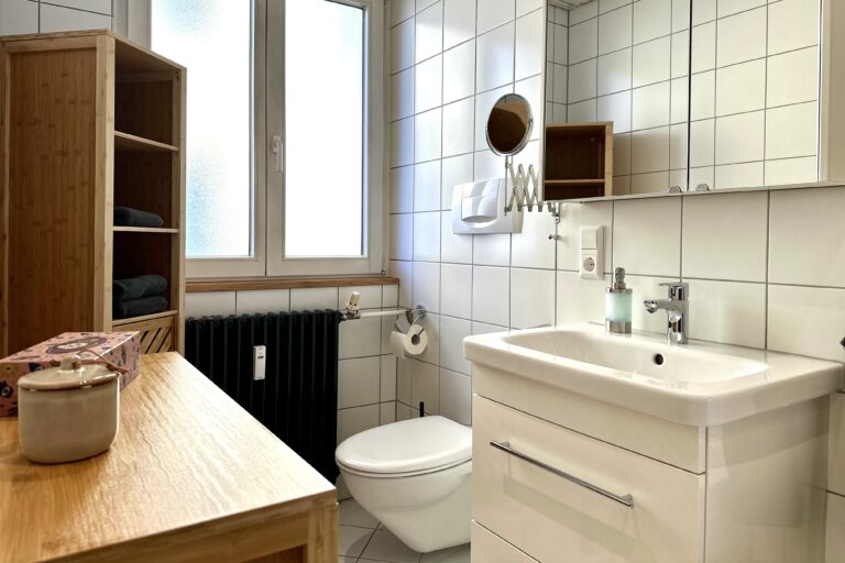 Das große Badezimmer der Schwarzwald Ferienwohnung Kinzig-Chalet