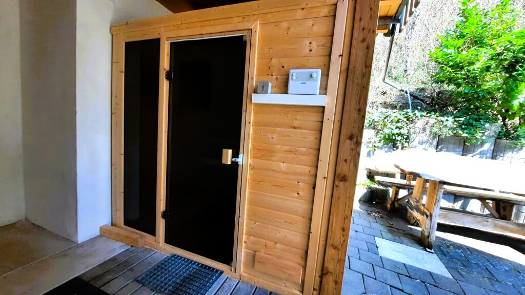 Außenansicht der Outdoor-Sauna bei der Ferienwohnung Haus Stefan