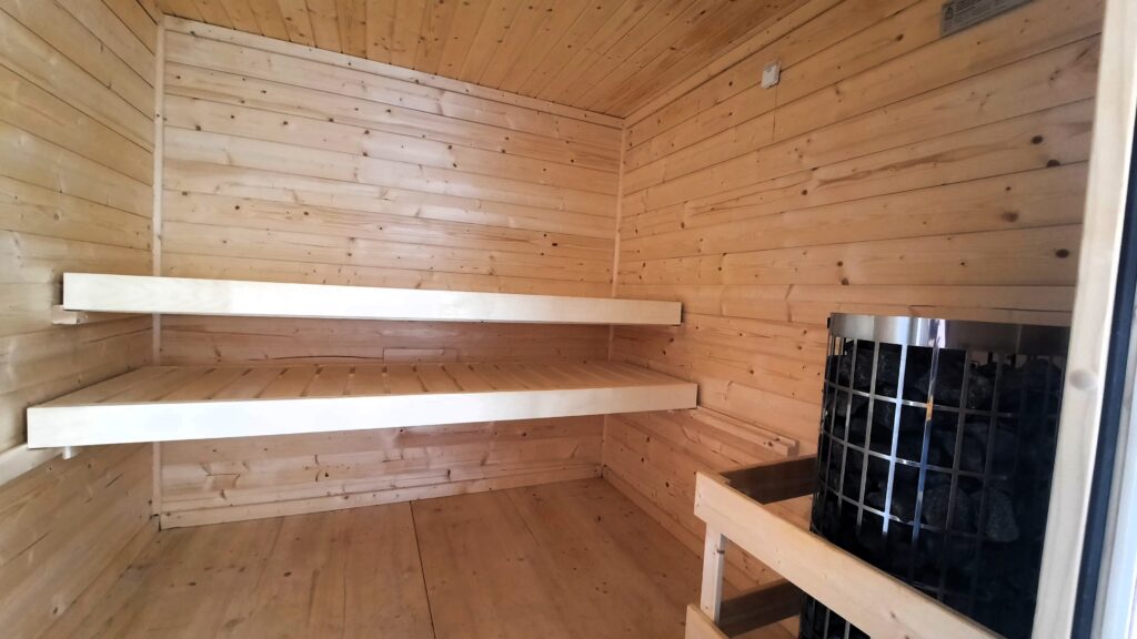 Innenraum der Outdoor-Sauna bei der Ferienwohnung Haus Stefan