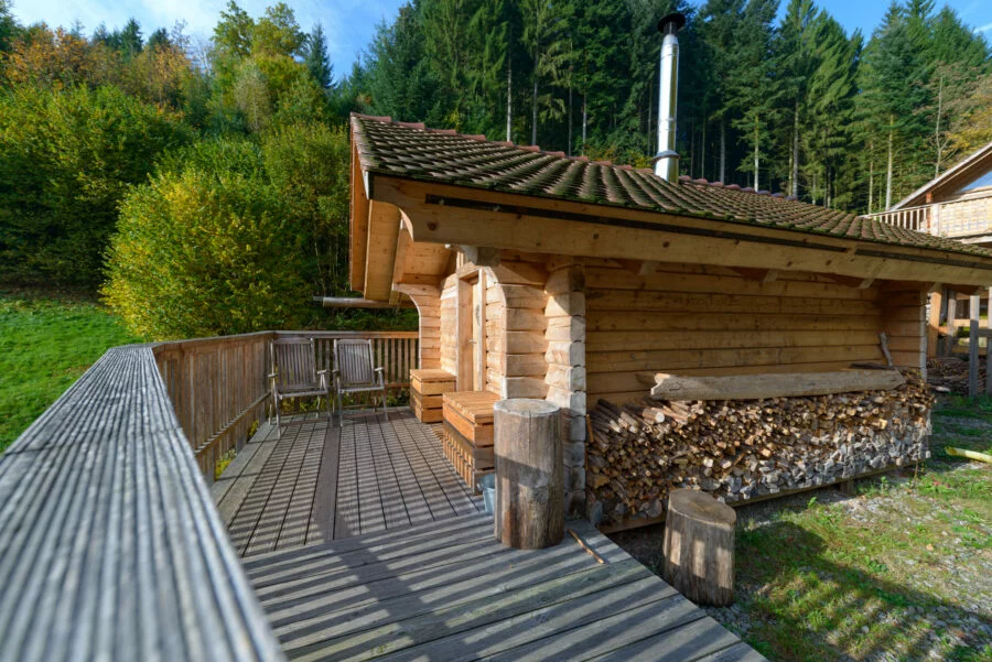 Außenansicht der Schwarzwald Blockhütte Köhlerhaus