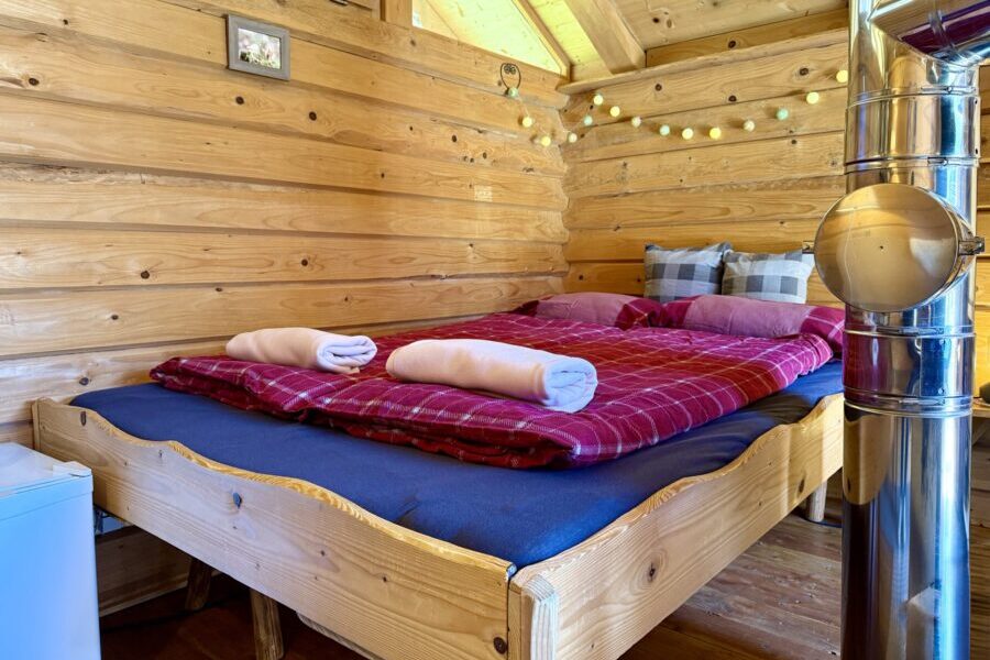 Schlafbereich in der Blockhütte Köhlerhaus